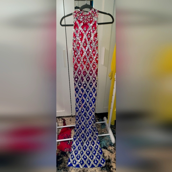 Dress/Gown w/cystal embellishments, Size XL - Picture 2 of 3